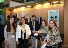 Más parte del equipo de Fresmiel.